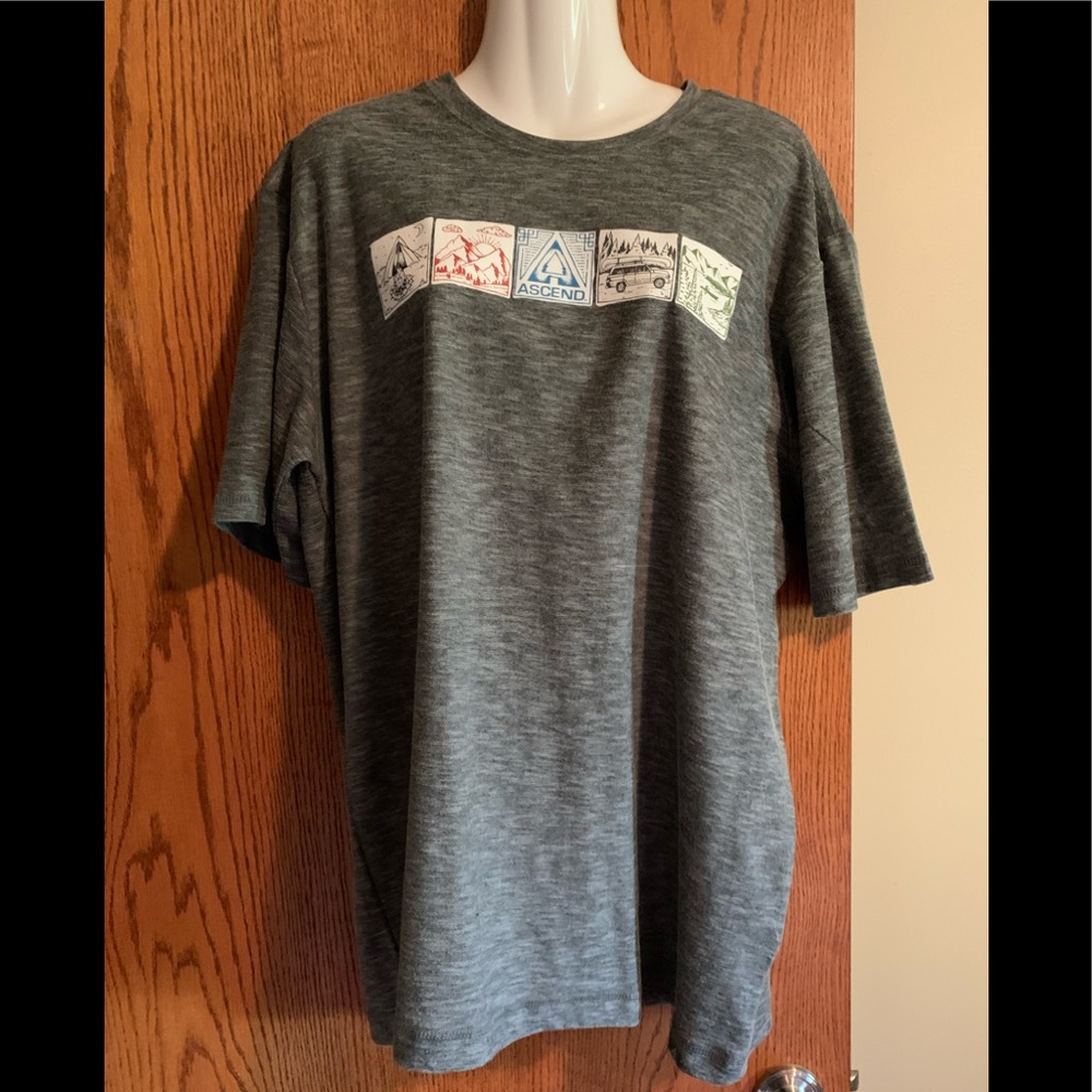 Men’s t-shirt.